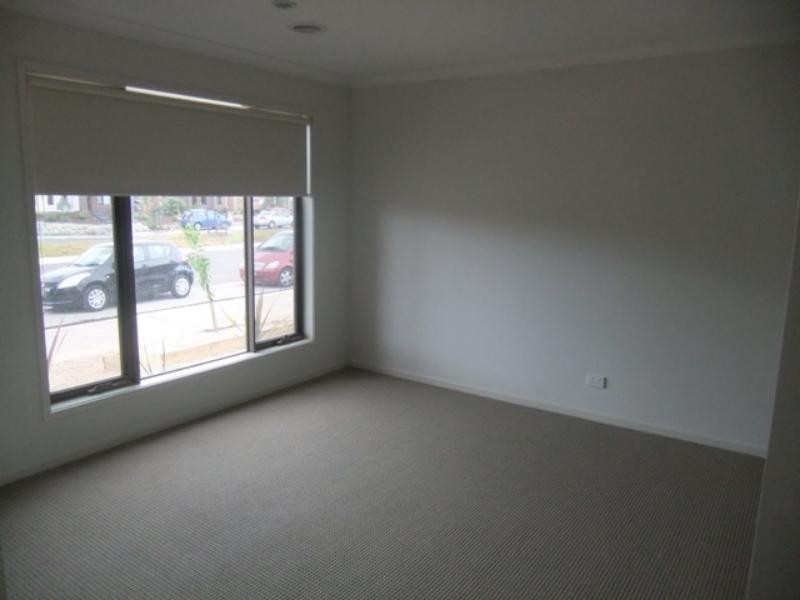 203 Saltwater Prom, Point Cook VIC 3030