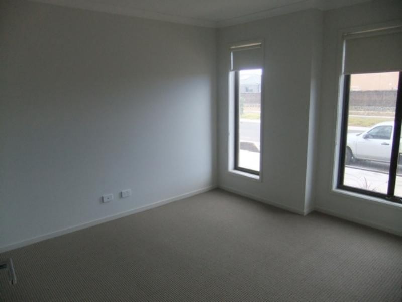 203 Saltwater Prom, Point Cook VIC 3030