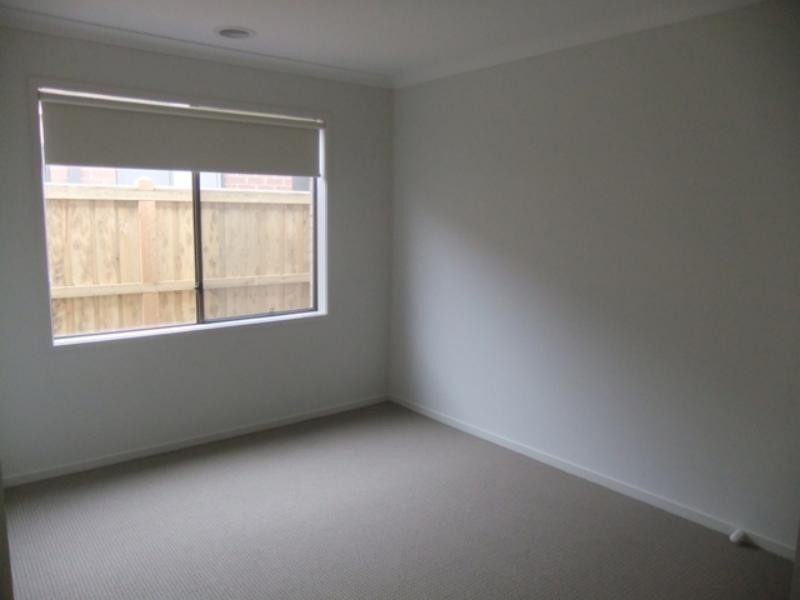 203 Saltwater Prom, Point Cook VIC 3030