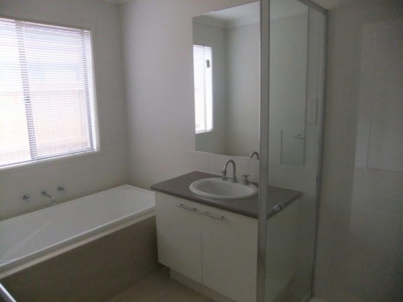 203 Saltwater Prom, Point Cook VIC 3030