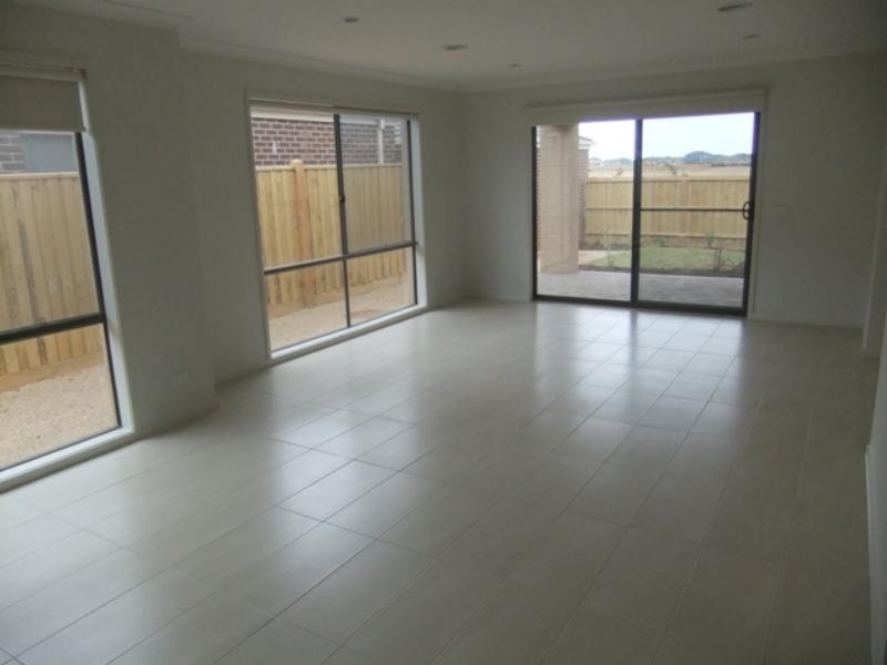 203 Saltwater Prom, Point Cook VIC 3030