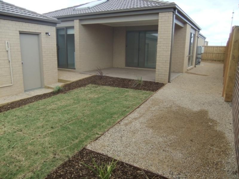 203 Saltwater Prom, Point Cook VIC 3030