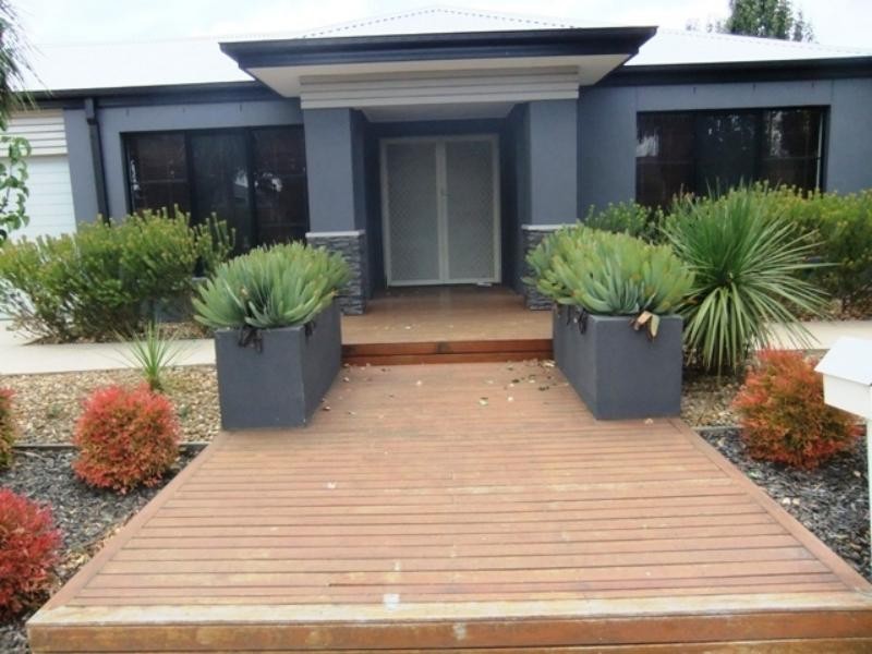 4 St Andrew Dr, Deer Park VIC 3023