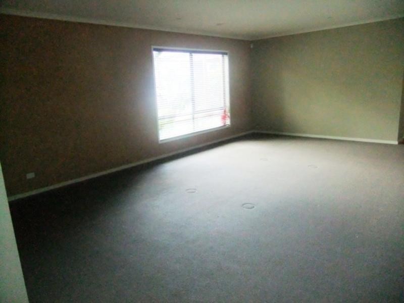 4 St Andrew Dr, Deer Park VIC 3023