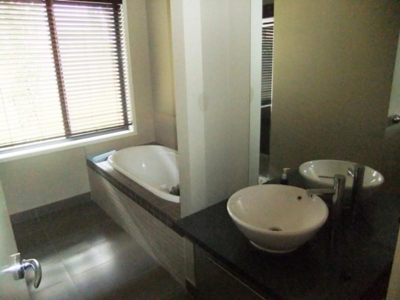 4 St Andrew Dr, Deer Park VIC 3023