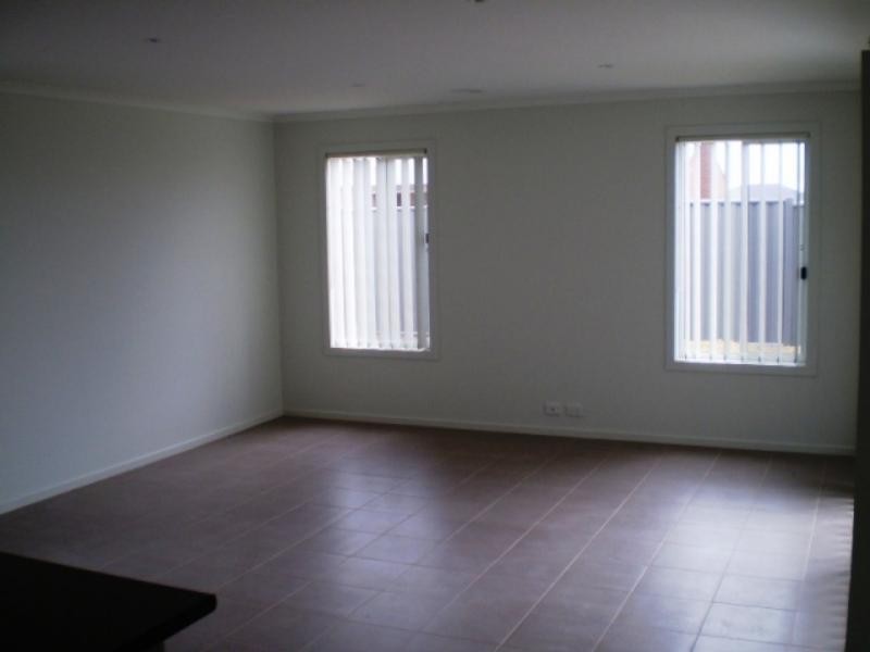 24 Edmondshaw Dr, Deer Park VIC 3023