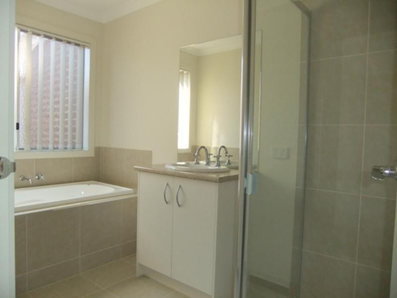 4 Parkvista Dr, Truganina VIC 3029