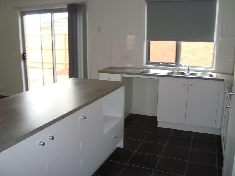 6 Andrew Rd, Truganina VIC 3029