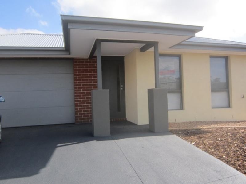2 Oswin Ct, Sunbury VIC 3429