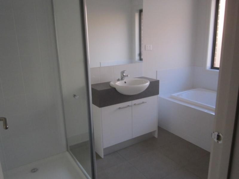 2 Oswin Ct, Sunbury VIC 3429