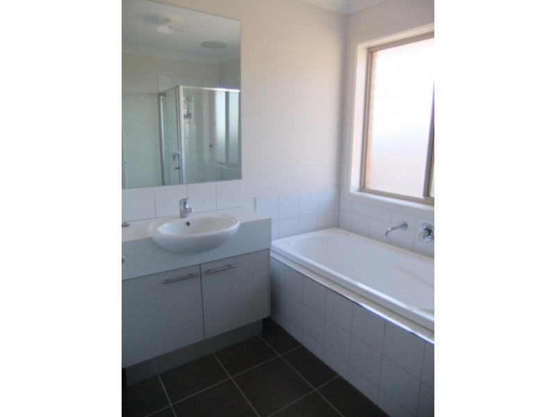 3 Oswin Ct, Sunbury VIC 3429