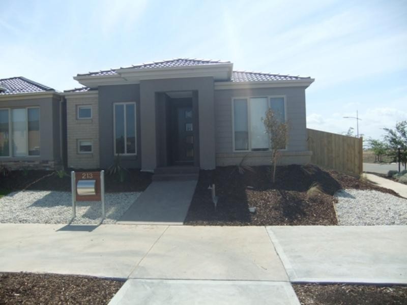 213 Saltwater Prom, Point Cook VIC 3030