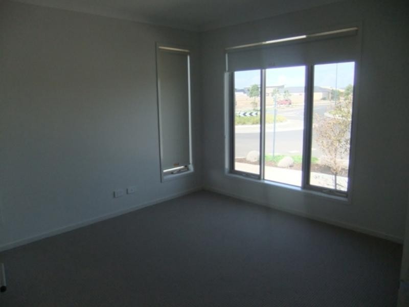 213 Saltwater Prom, Point Cook VIC 3030