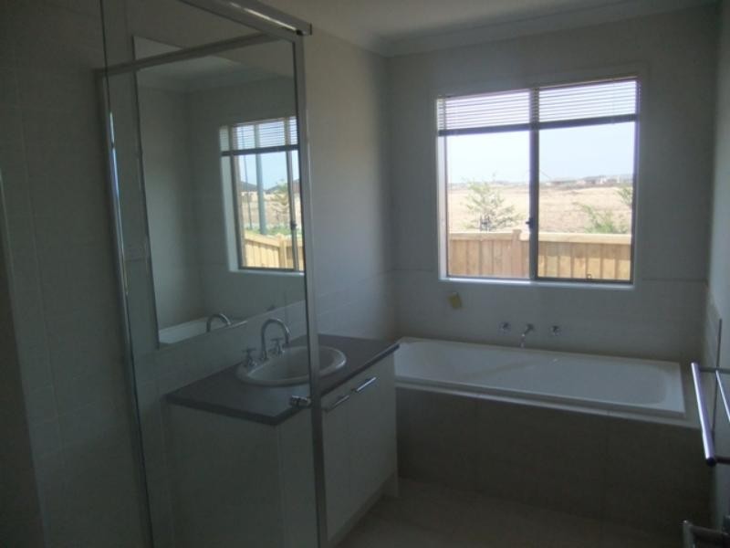 213 Saltwater Prom, Point Cook VIC 3030