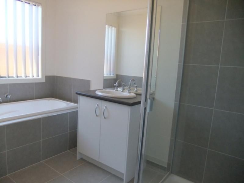 3 Treeview Dr, South Morang VIC 3752