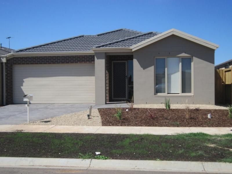 27 Morgan Cres, Werribee VIC 3030