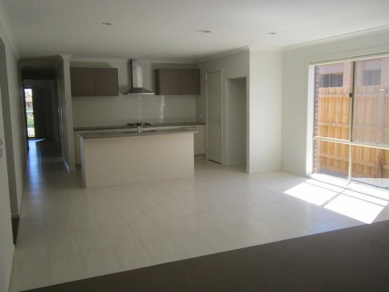 27 Morgan Cres, Werribee VIC 3030