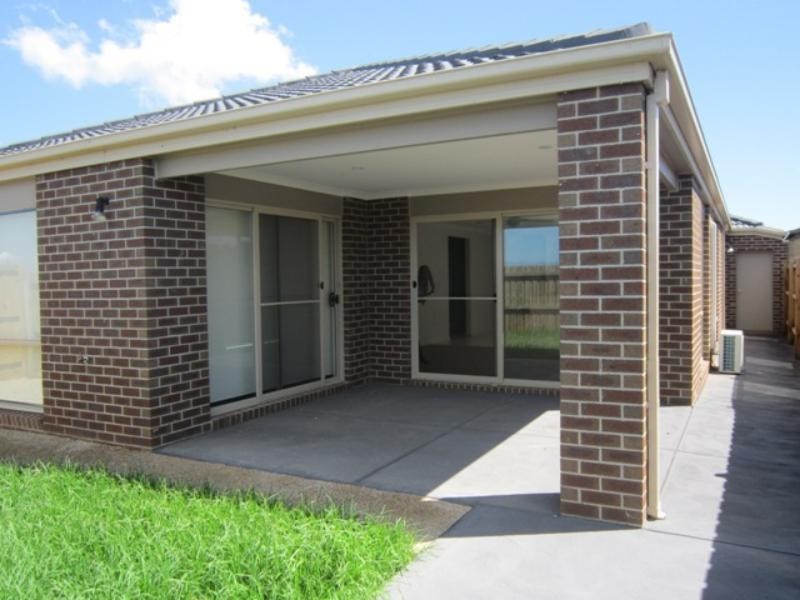 27 Morgan Cres, Werribee VIC 3030