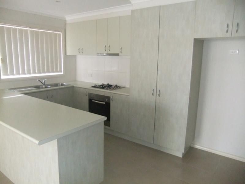 74 Hatchlands Dr, Deer Park VIC 3023