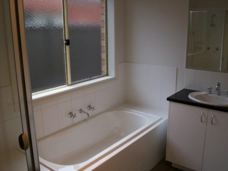 23 Bentley Dr, Deer Park VIC 3023