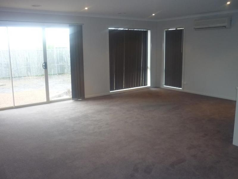 31 Kinglake Dr, Wyndham Vale VIC 3024