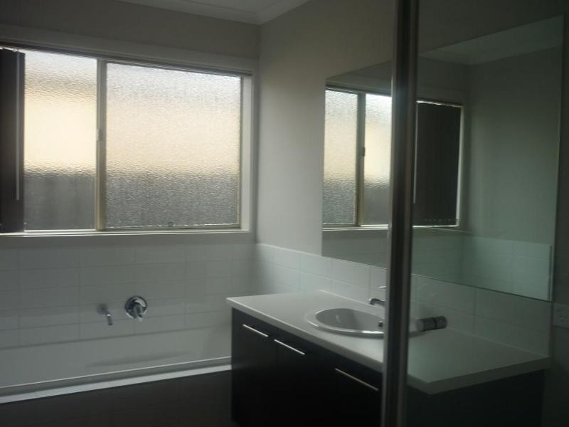 31 Kinglake Dr, Wyndham Vale VIC 3024