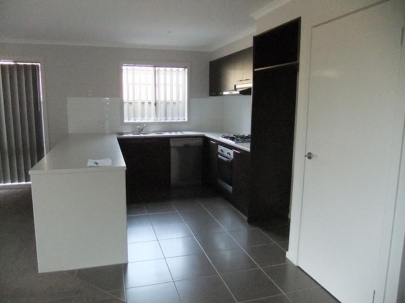 31 Kinglake Dr, Wyndham Vale VIC 3024