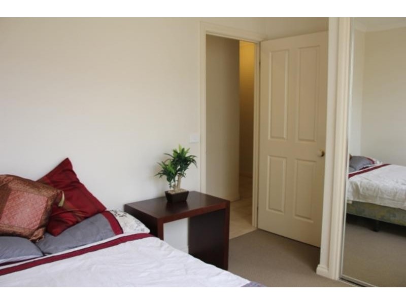 2/82 Songlark Cres, Werribee VIC 3030