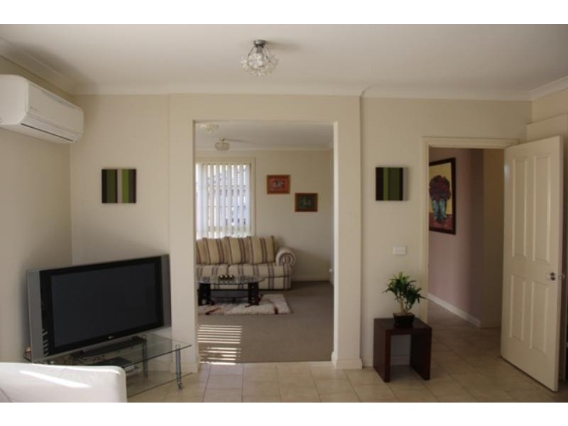 2/82 Songlark Cres, Werribee VIC 3030