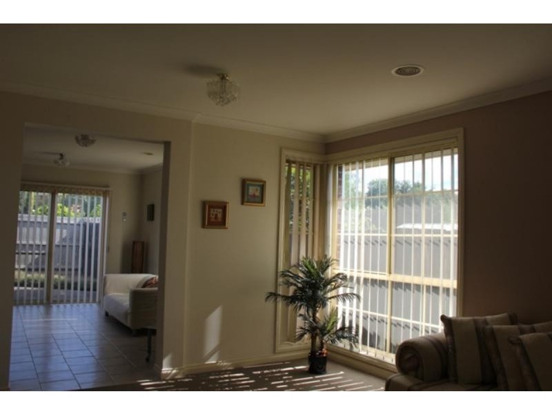 2/82 Songlark Cres, Werribee VIC 3030