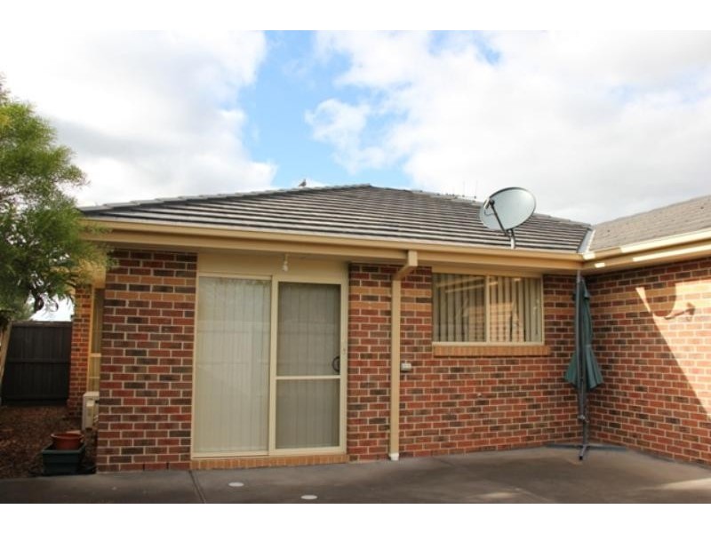 2/82 Songlark Cres, Werribee VIC 3030
