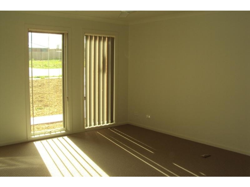 15 Wicket St, Sunbury VIC 3429