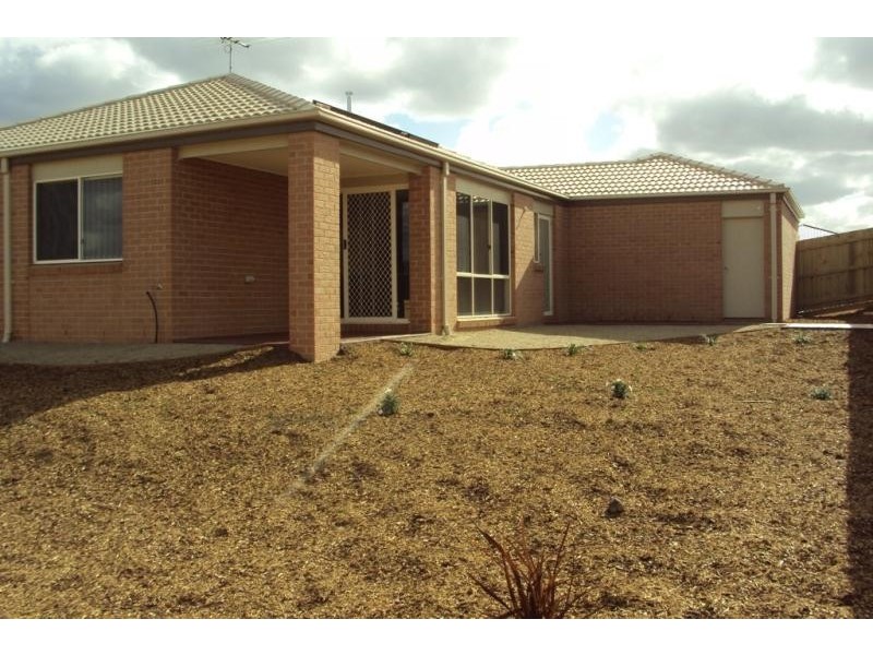 15 Wicket St, Sunbury VIC 3429