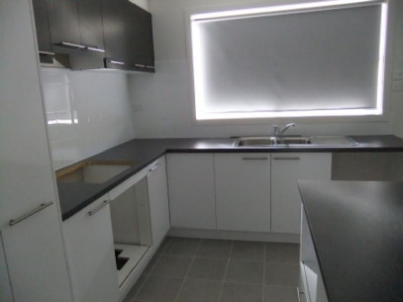 16 Waugh St, Sunbury VIC 3429