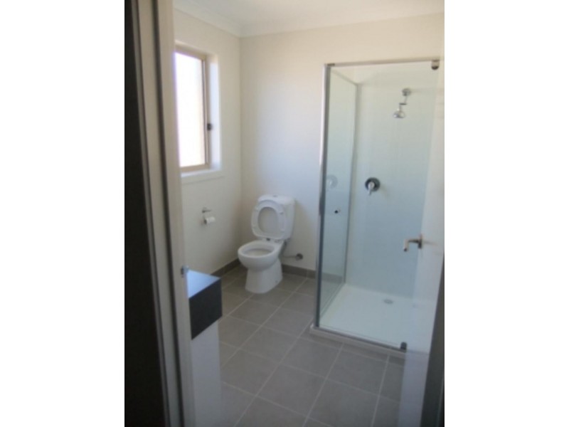 16 Waugh St, Sunbury VIC 3429