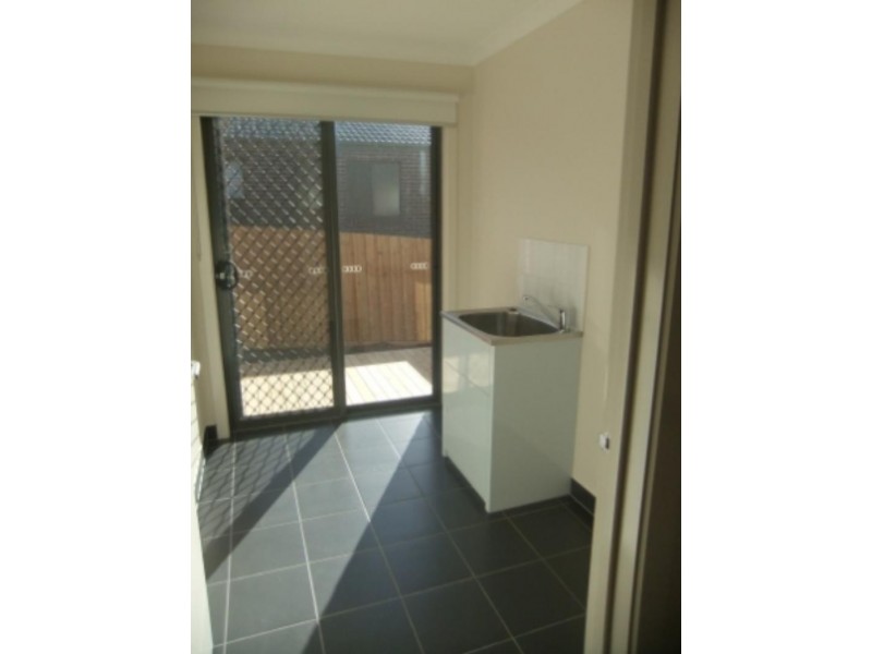 10 Waugh St, Sunbury VIC 3429