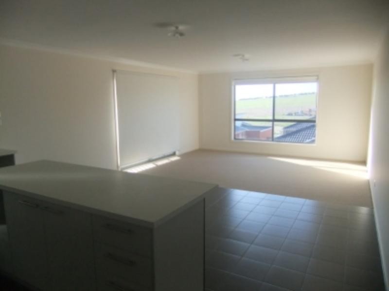 10 Waugh St, Sunbury VIC 3429