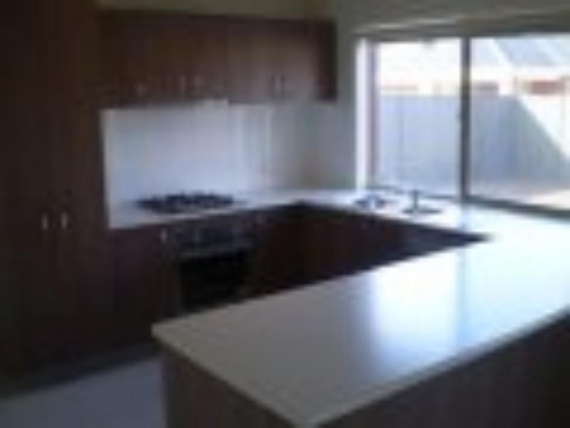 4 Penhurst  Pl, Deer Park VIC 3023