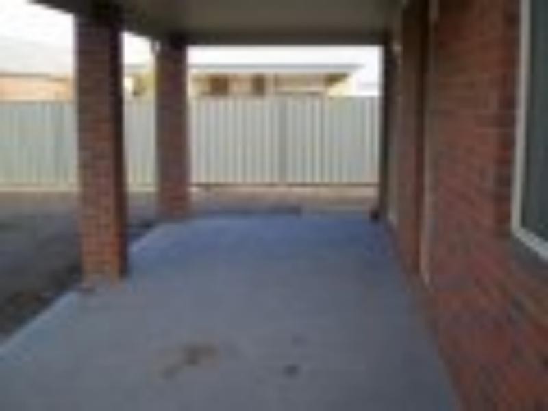 4 Penhurst  Pl, Deer Park VIC 3023