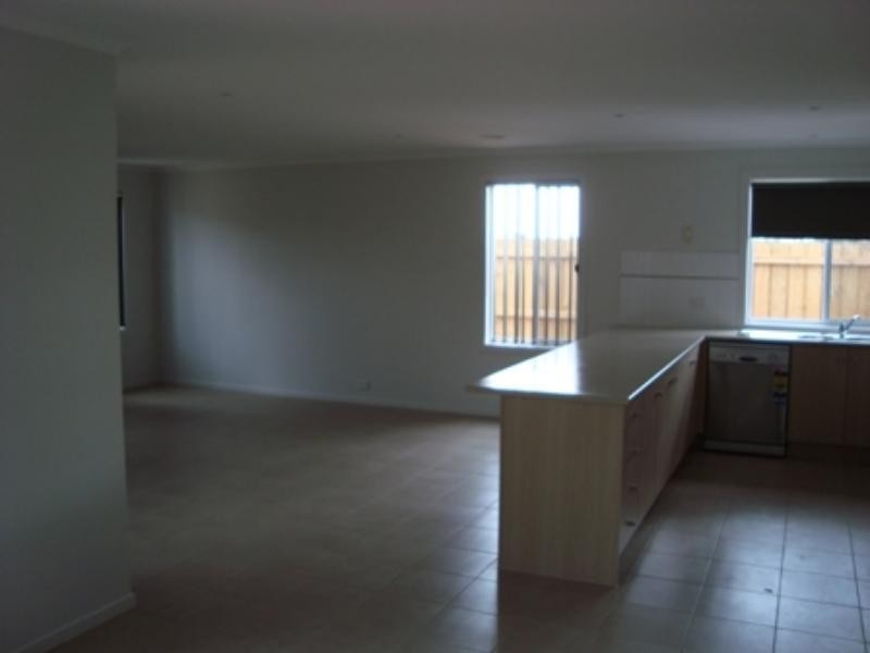 176 Riversdale Dr, Tarneit VIC 3029