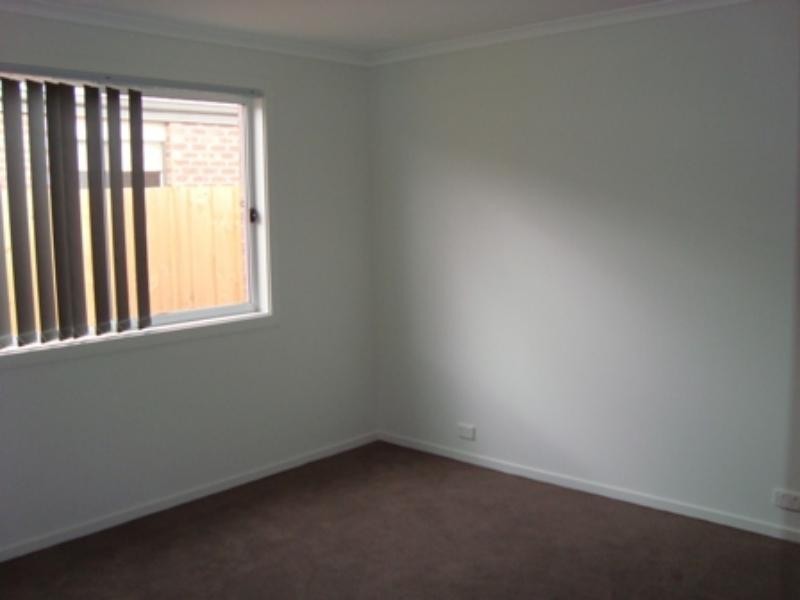 176 Riversdale Dr, Tarneit VIC 3029
