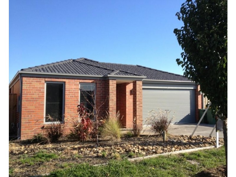 4 Rockford St, Pakenham VIC 3810