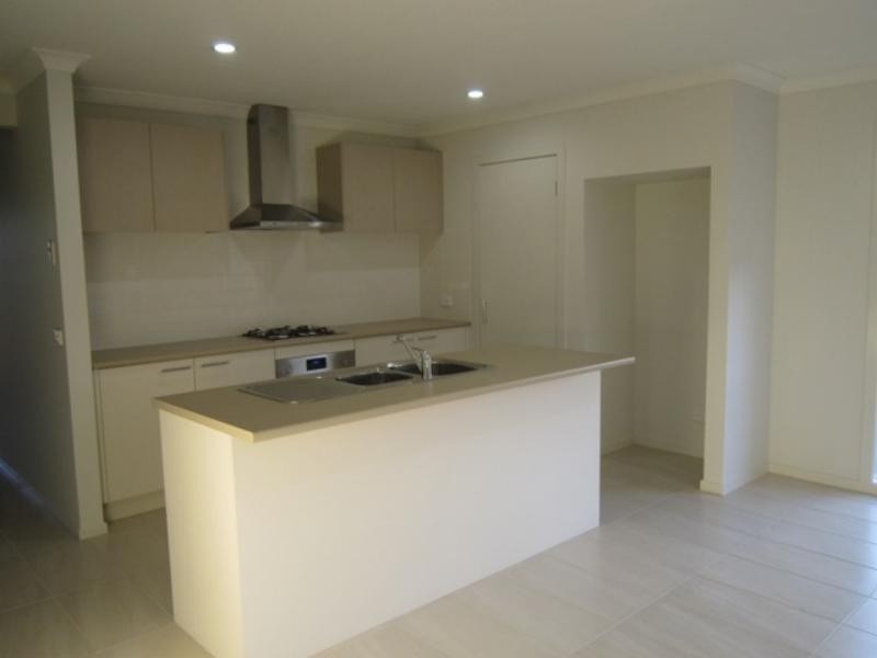 1 Shoreline  Lane, Point Cook VIC 3030