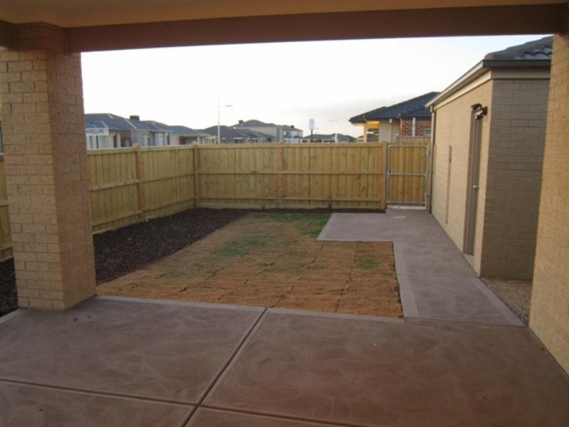 1 Shoreline  Lane, Point Cook VIC 3030