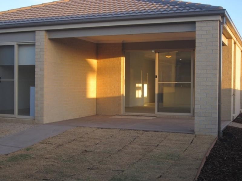 1 Shoreline  Lane, Point Cook VIC 3030