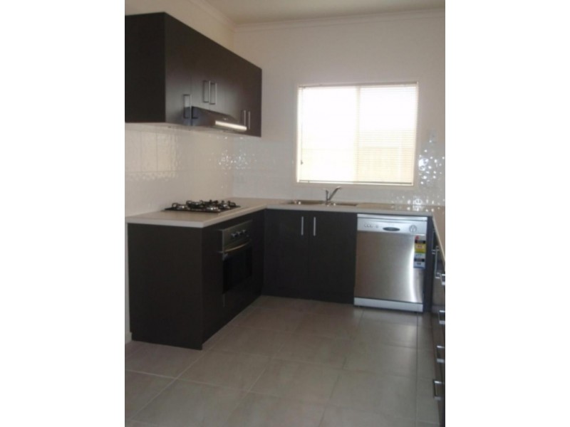 49/17 Crestmont Dr, Melton South VIC 3338