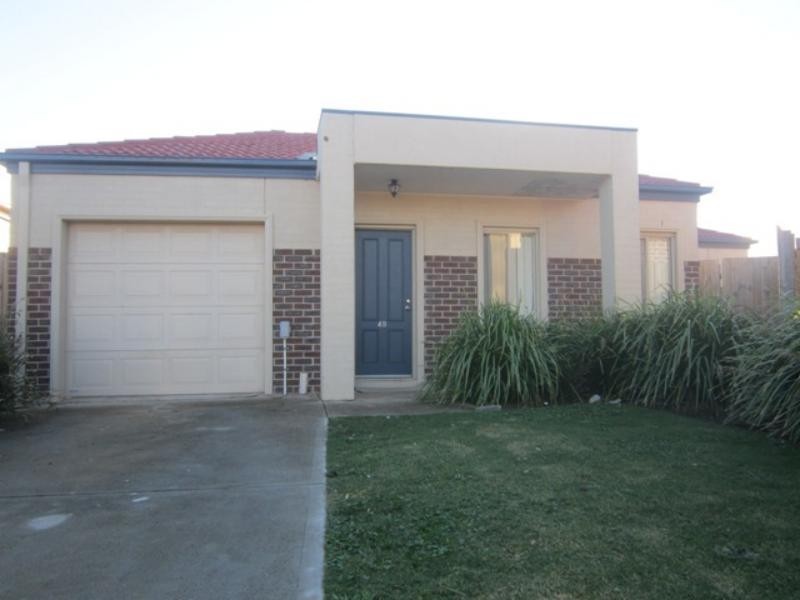 49/17 Crestmont Dr, Melton South VIC 3338