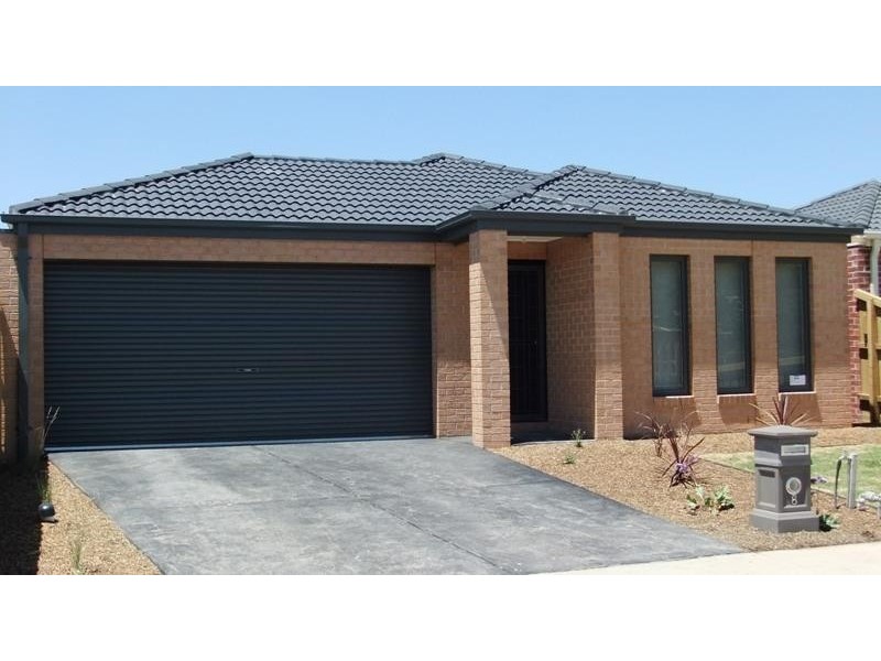 8 Dobson Ave, South Morang VIC 3752