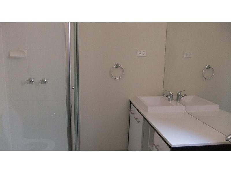 8 Dobson Ave, South Morang VIC 3752