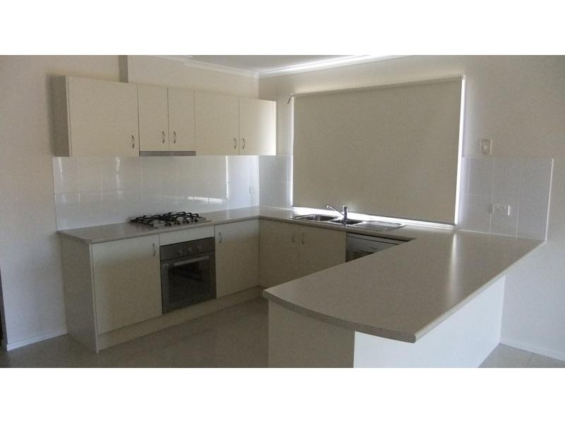 8 Dobson Ave, South Morang VIC 3752